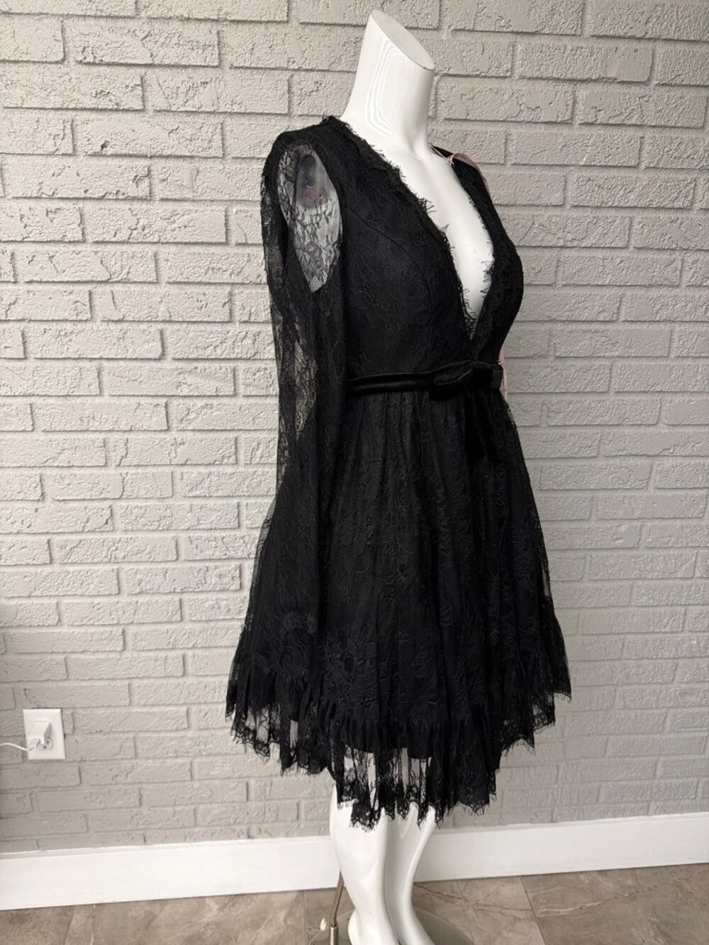 Mac Guggal Women’s Long Sleeve Deep V Black Lace Babydoll Dress Size 8 - Picture 6 of 15